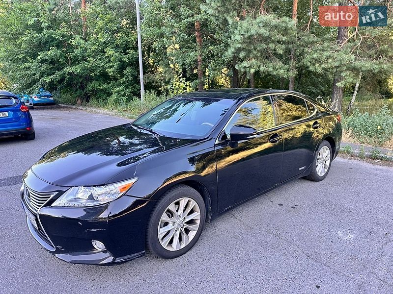 Lexus ES, photos from the listing