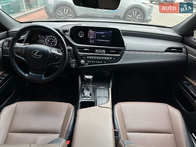Седан Lexus ES 2022 в Виннице