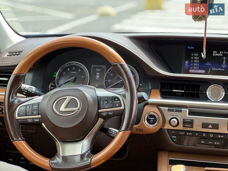Седан Lexus ES 2015 в Одессе