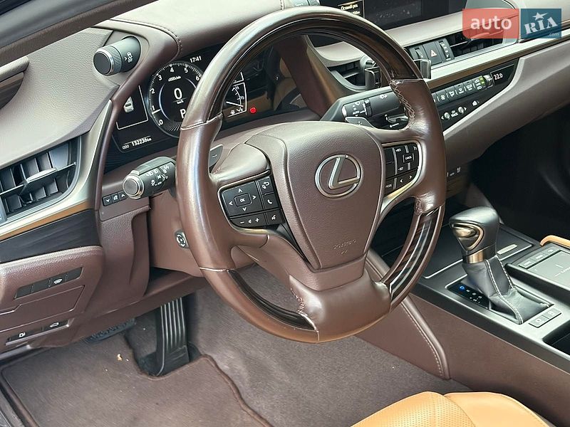 Седан Lexus ES 2019 в Киеве фото 27 Седан Lexus ES 2019 в Киеве