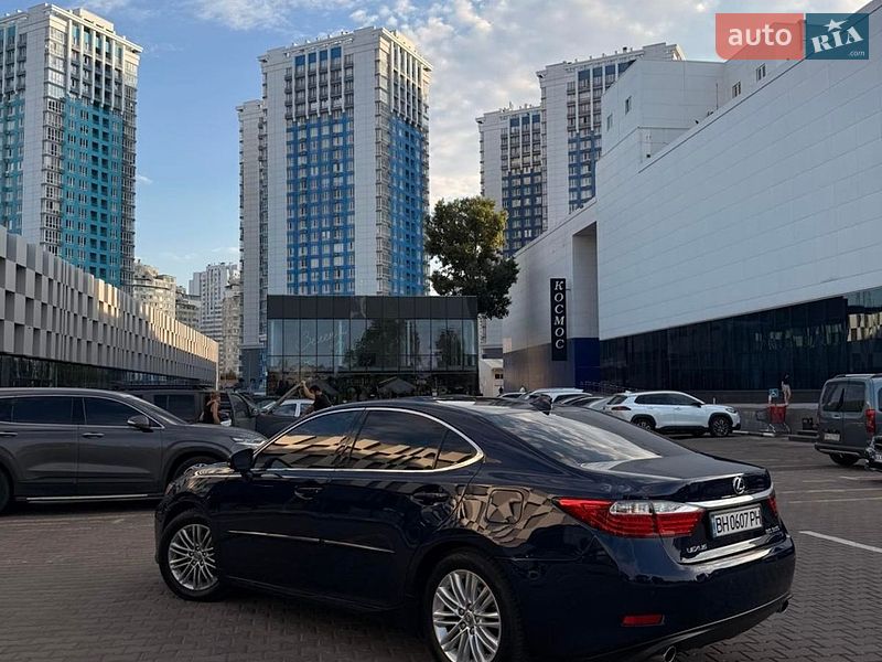 Седан Lexus ES 2015 в Одесі