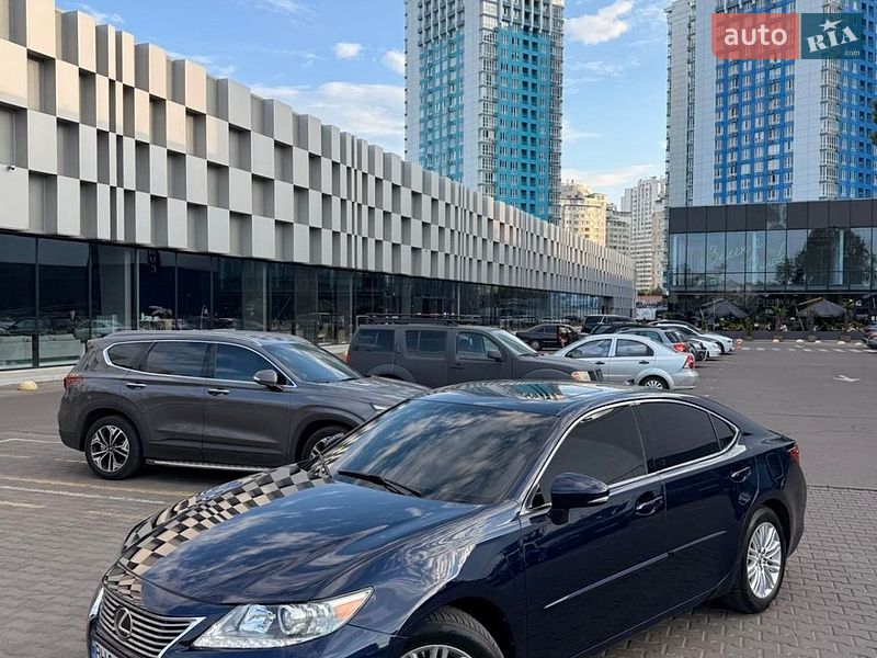 Седан Lexus ES 2015 в Одесі