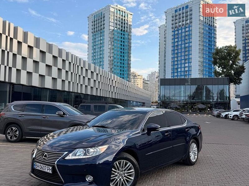 Седан Lexus ES 2015 в Одесі