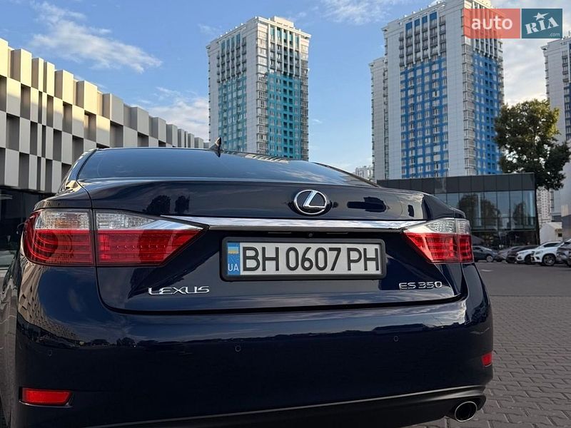 Седан Lexus ES 2015 в Одесі