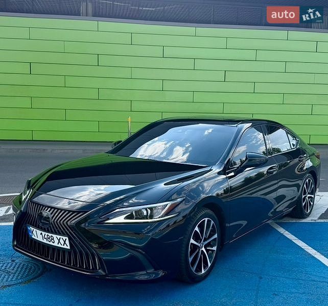 Седан Lexus ES 2020 в Киеве