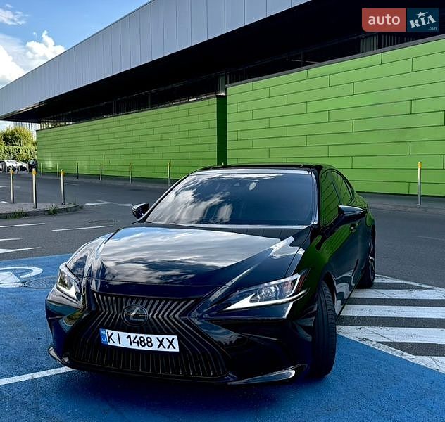Седан Lexus ES 2020 в Киеве
