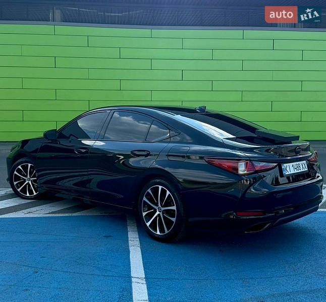 Седан Lexus ES 2020 в Киеве