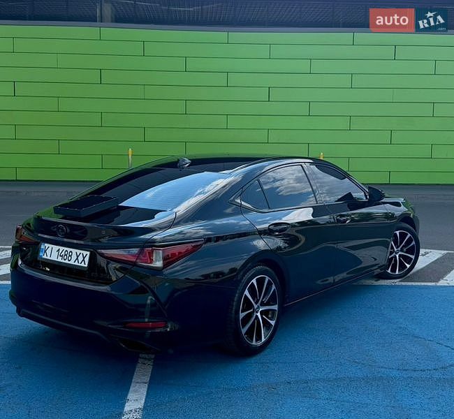 Седан Lexus ES 2020 в Киеве