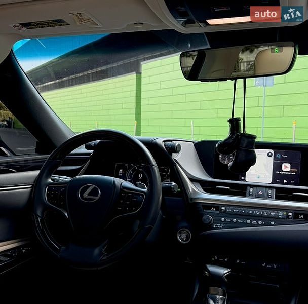 Седан Lexus ES 2020 в Киеве