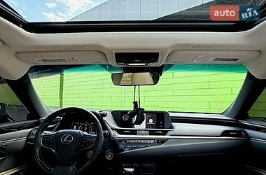 Седан Lexus ES 2020 в Киеве