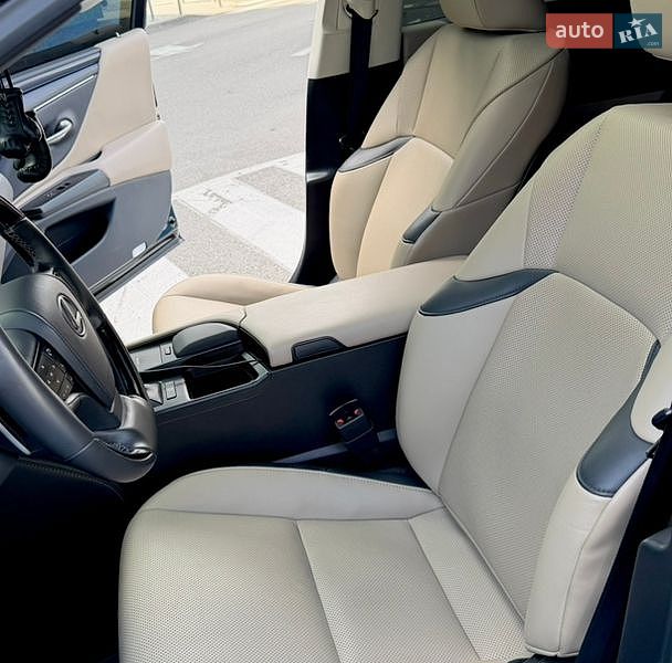 Седан Lexus ES 2020 в Киеве