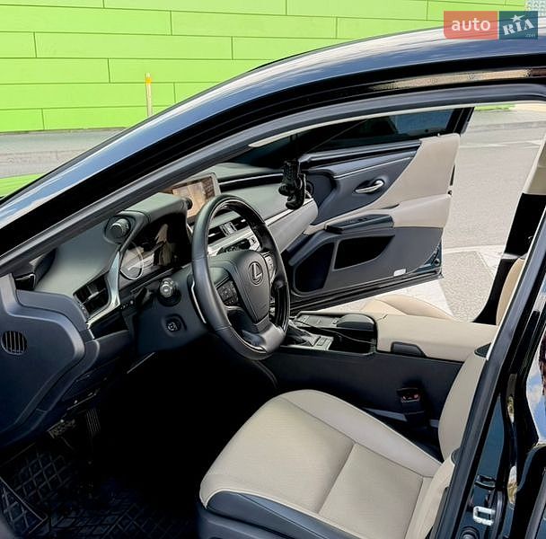 Седан Lexus ES 2020 в Киеве
