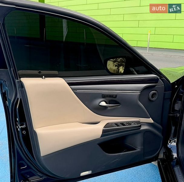 Седан Lexus ES 2020 в Киеве