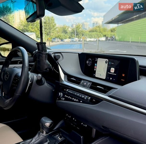 Седан Lexus ES 2020 в Киеве