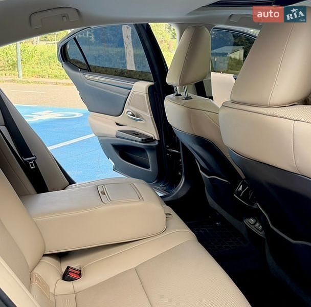 Седан Lexus ES 2020 в Києві