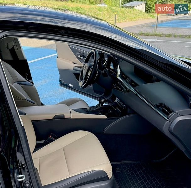 Седан Lexus ES 2020 в Киеве
