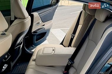 Седан Lexus ES 2020 в Киеве