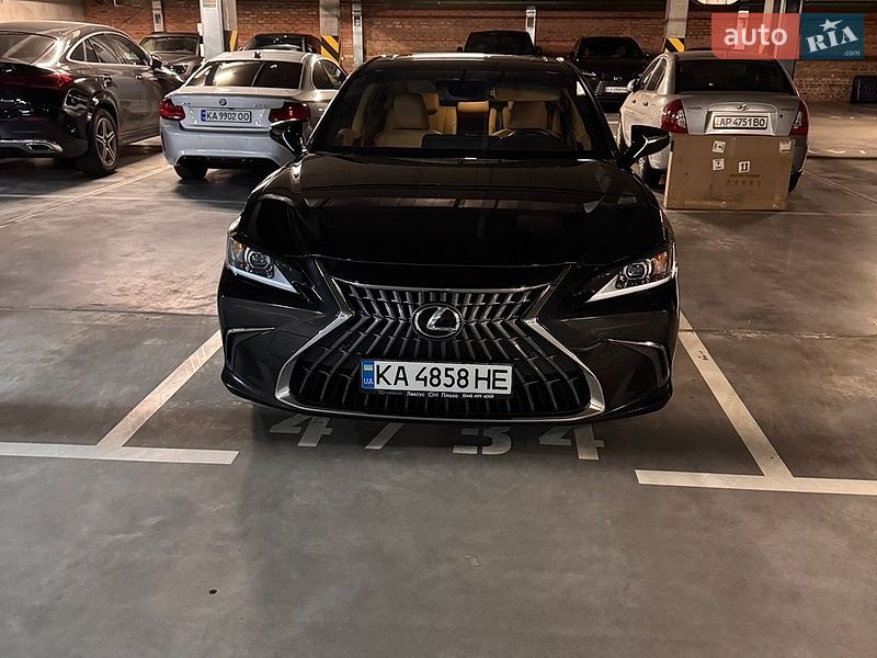 Lexus ES, photos from the listing