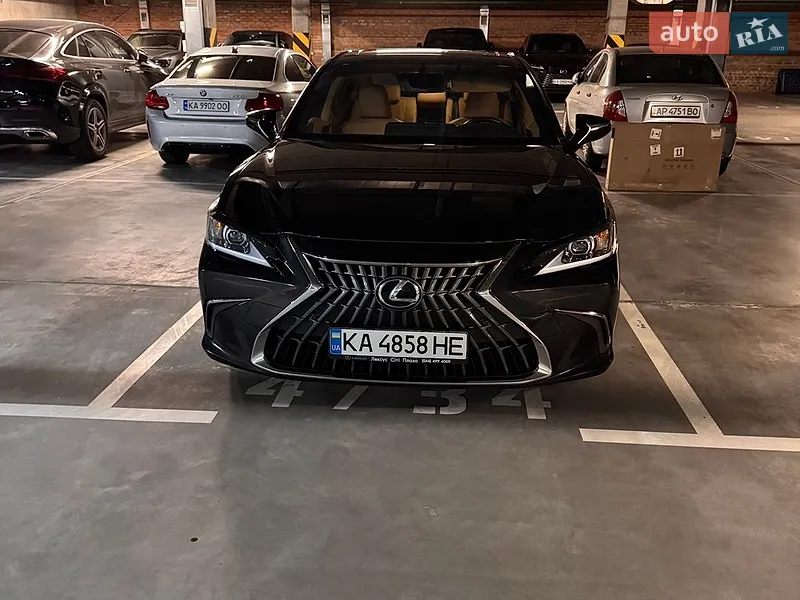 Lexus ES