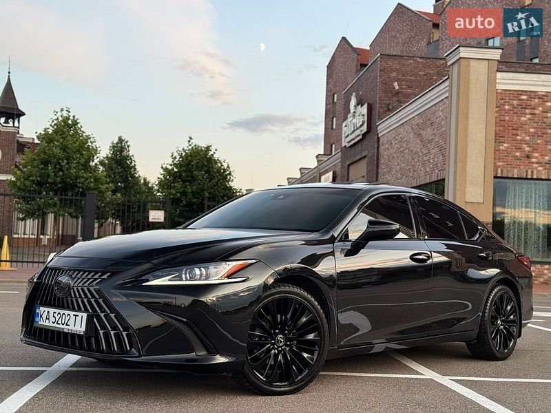 Lexus ES, photos from the listing