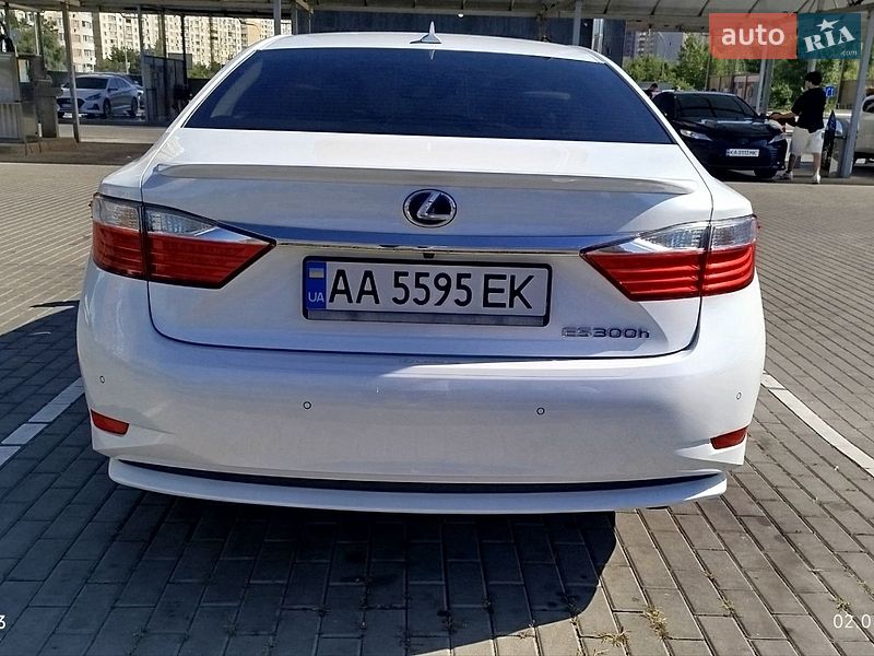 Седан Lexus ES 2014 в Киеве