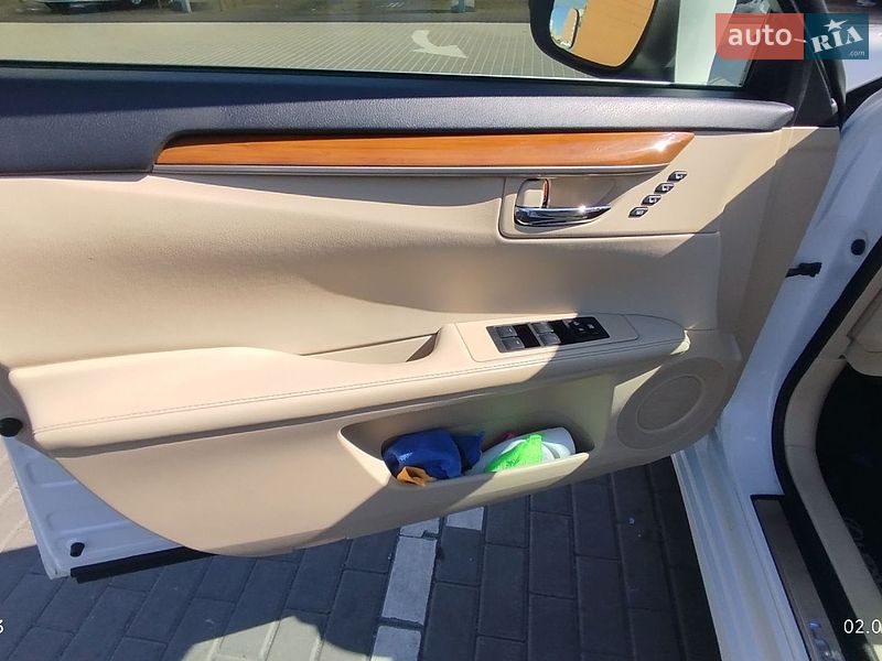 Седан Lexus ES 2014 в Киеве