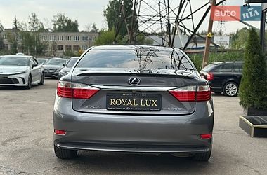 Седан Lexus ES 2015 в Харкові
