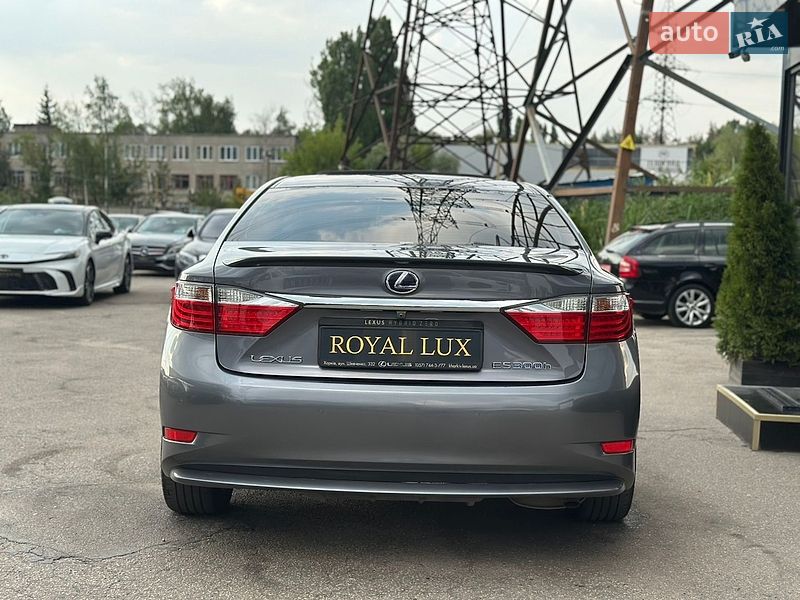 Седан Lexus ES 2015 в Харкові