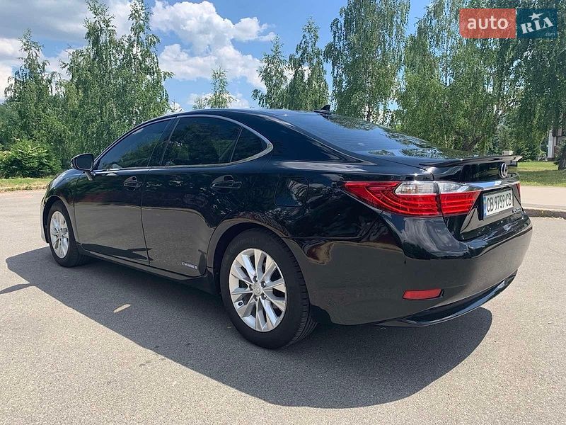 Седан Lexus ES 2014 в Чернігові