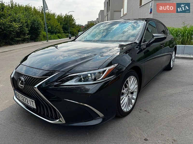 Lexus ES 2020