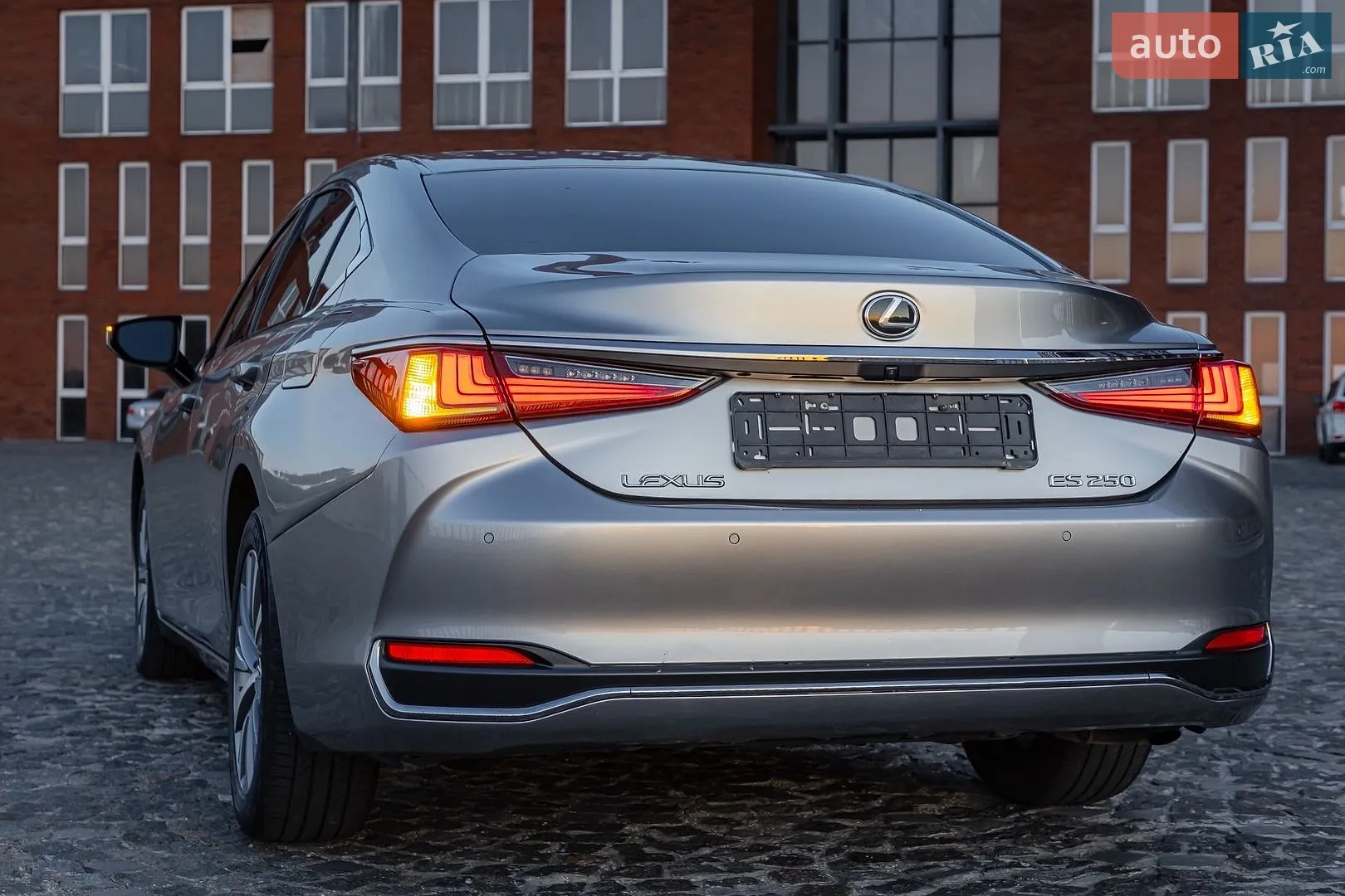 2019 Lexus ES - мініатюра 24