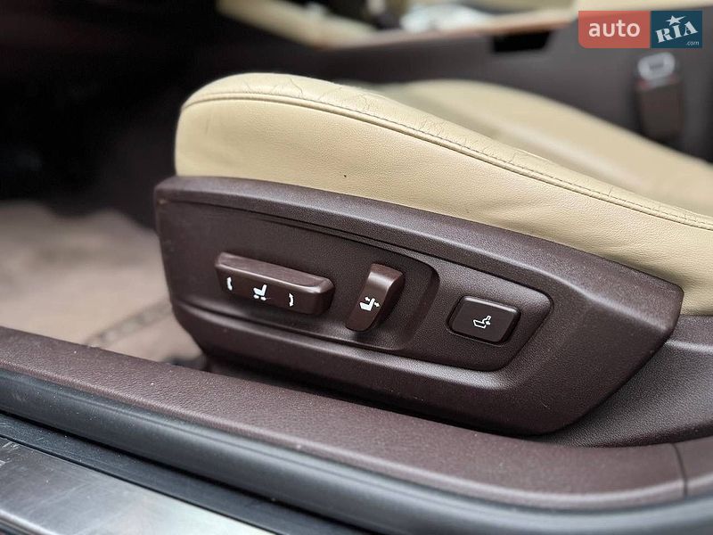 Седан Lexus ES 2015 в Львове