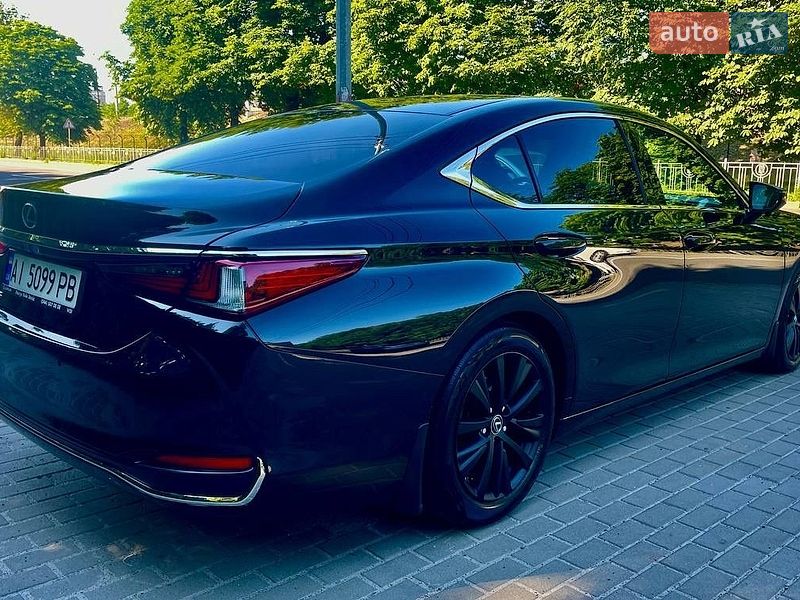 Седан Lexus ES 2019 в Києві