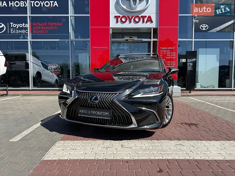 Lexus ES 2020