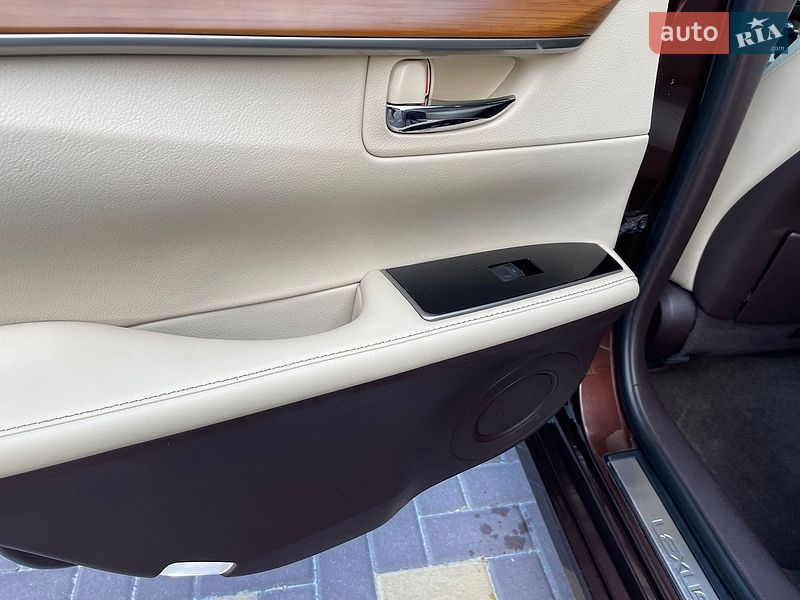 Седан Lexus ES 2015 в Киеве