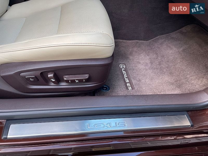Седан Lexus ES 2015 в Киеве