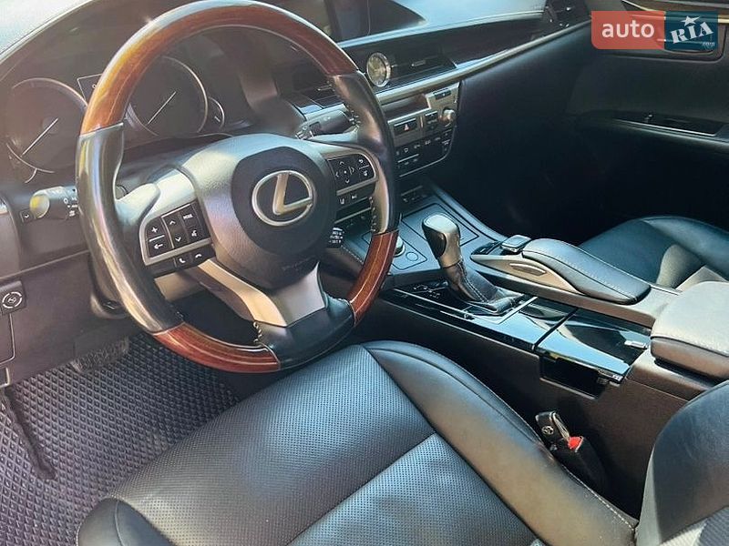 Седан Lexus ES 2017 в Миколаєві