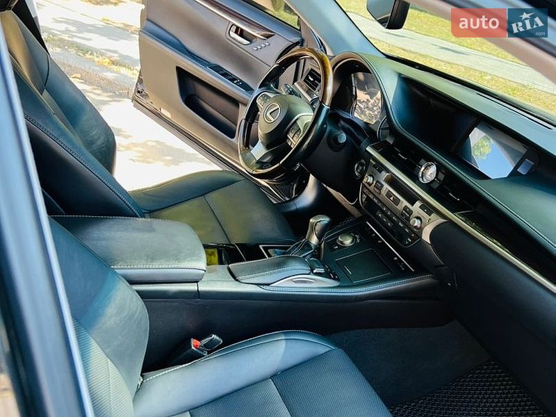 Седан Lexus ES 2017 в Миколаєві