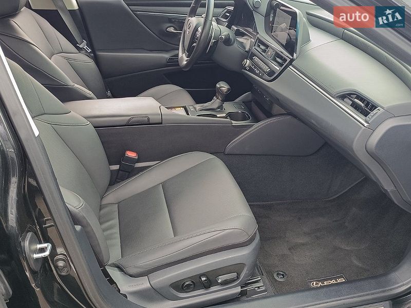 Седан Lexus ES 2024 в Києві