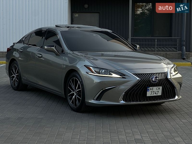 Lexus ES 2021