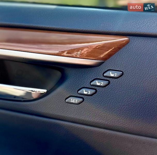 Седан Lexus ES 2013 в Житомирі