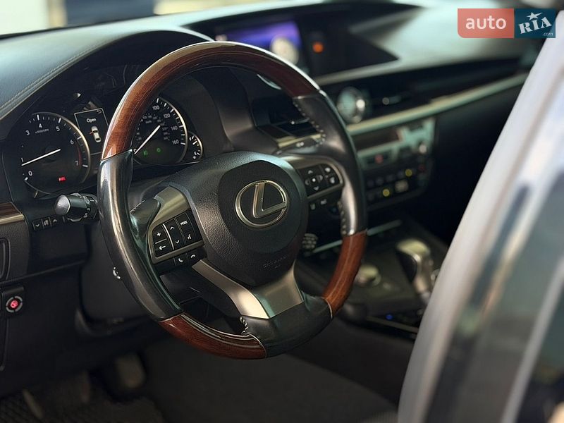 Седан Lexus ES 2017 в Миколаєві