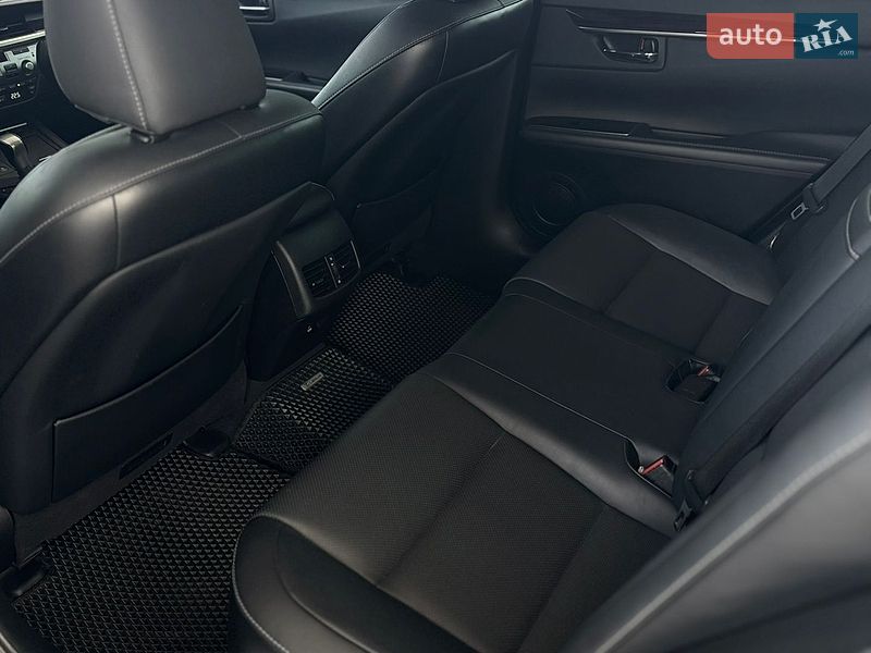 Седан Lexus ES 2017 в Миколаєві