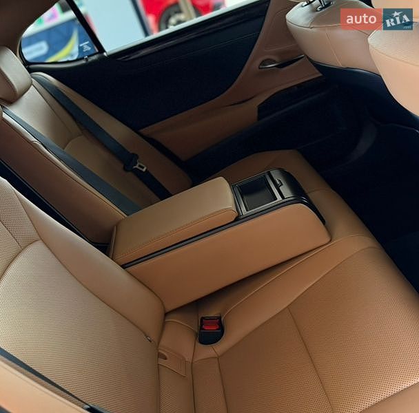 Седан Lexus ES 2023 в Днепре