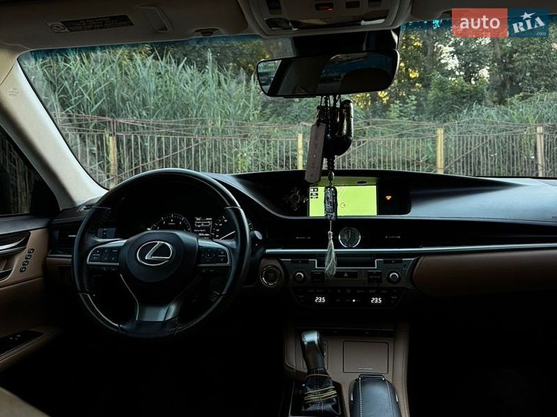 Седан Lexus ES 2017 в Хмельницком
