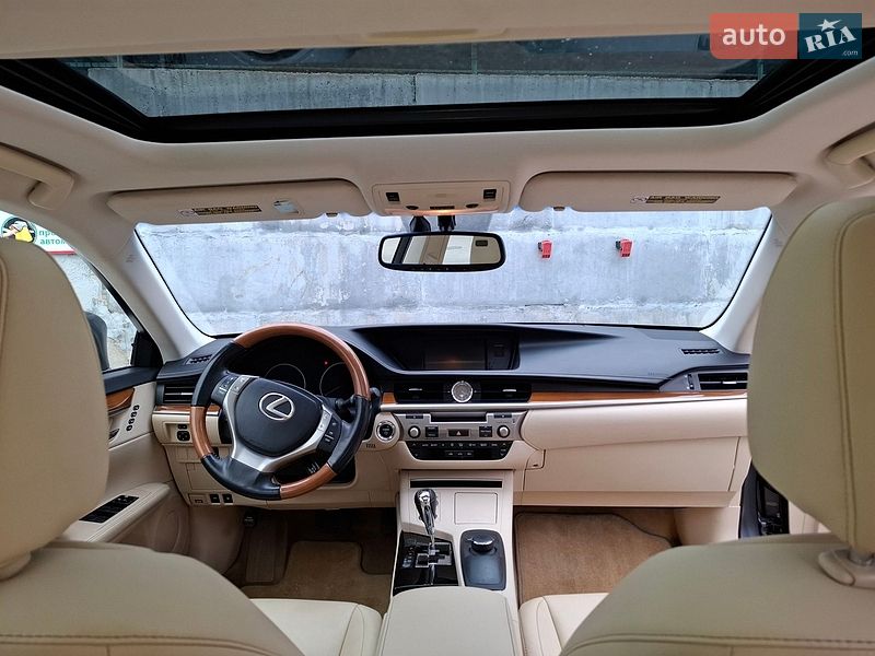 Седан Lexus ES 2014 в Києві