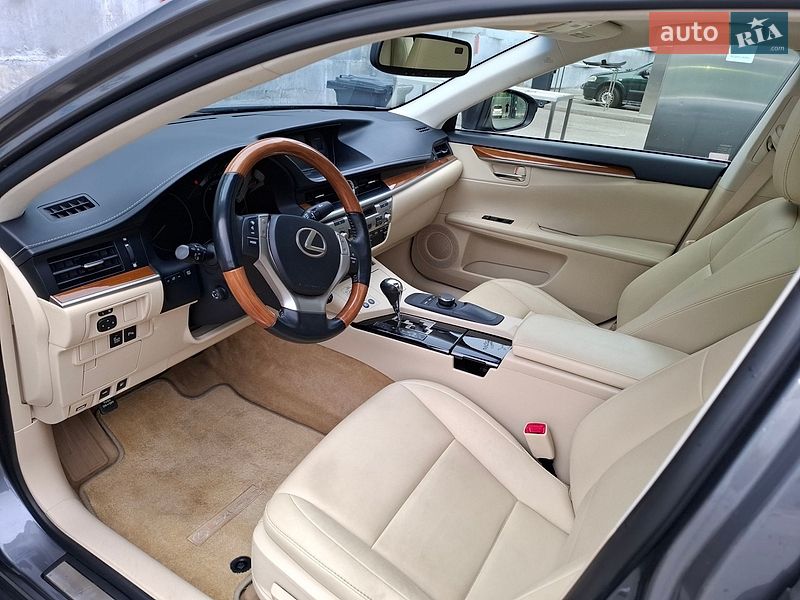 Седан Lexus ES 2014 в Києві