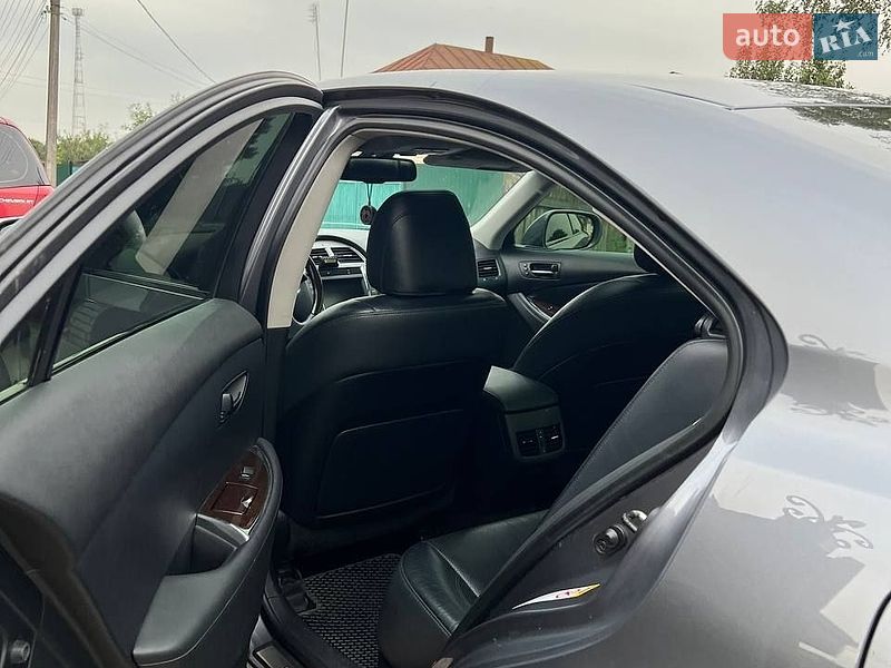Седан Lexus ES 2011 в Борзне