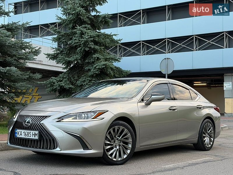 Седан Lexus ES 2018 в Киеве