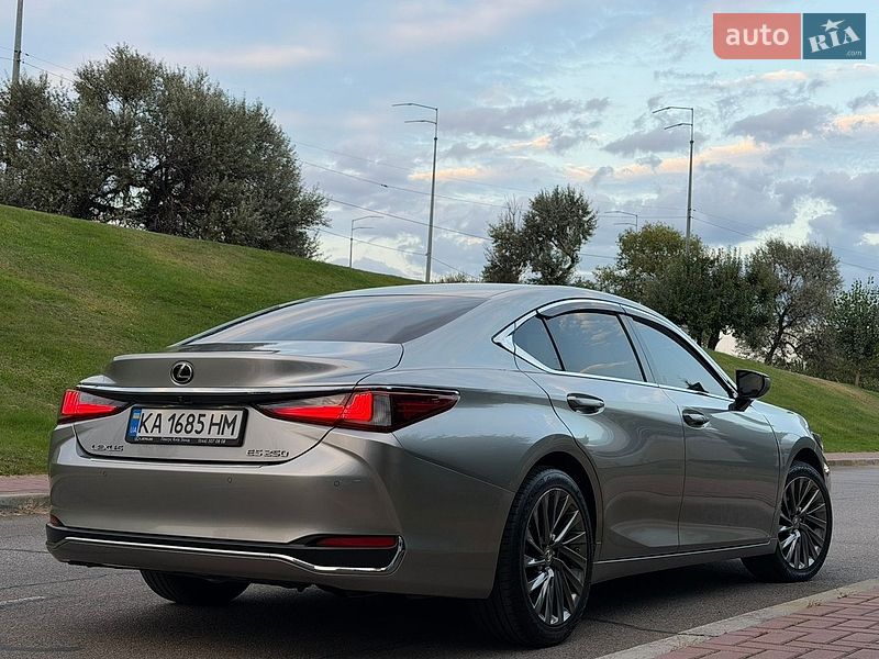 Седан Lexus ES 2018 в Києві